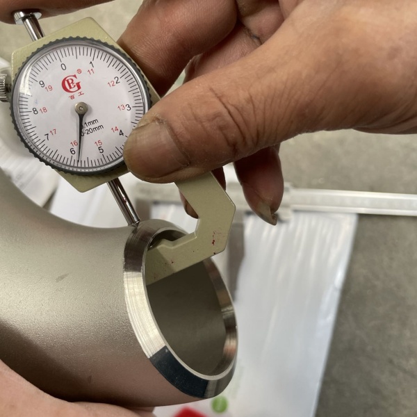 Stainless Steel 90 Degree Elbow Inspection